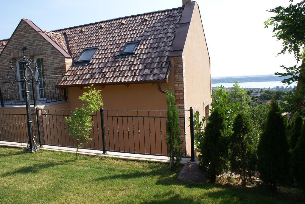 Hotel Sargarigo Apartman Haz Balatonalmádi Exterior foto